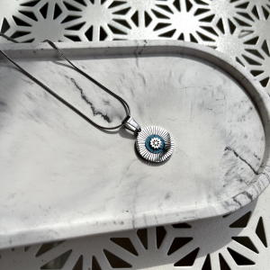 Gümüş Renk Mavi Taşlı İşlemeli Vintage Çelik Kolye