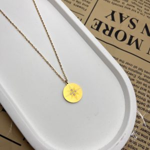 Altın Rengi Taşlı Kuzey Yıldız Figürlü Çelik Kolye