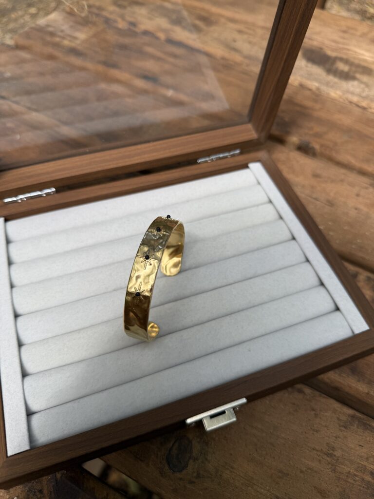 Gold Siyah Taşlı Kelepçe