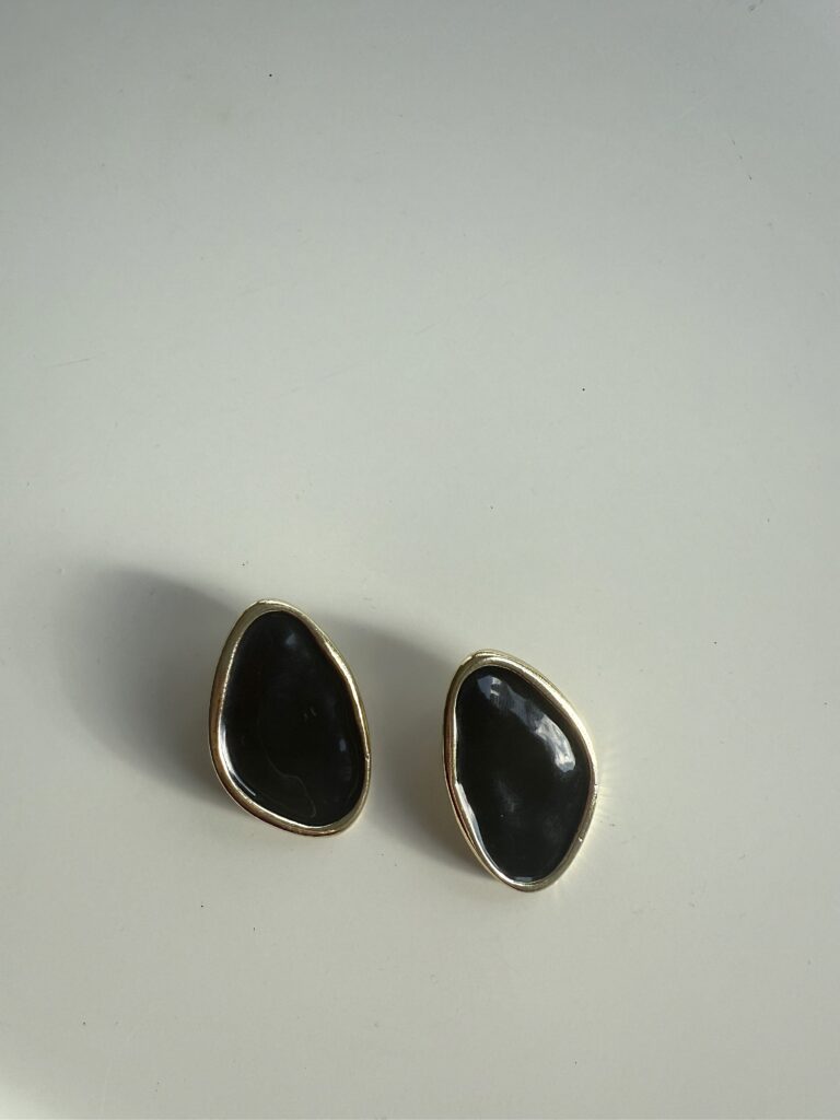 Siyah oval Küpe
