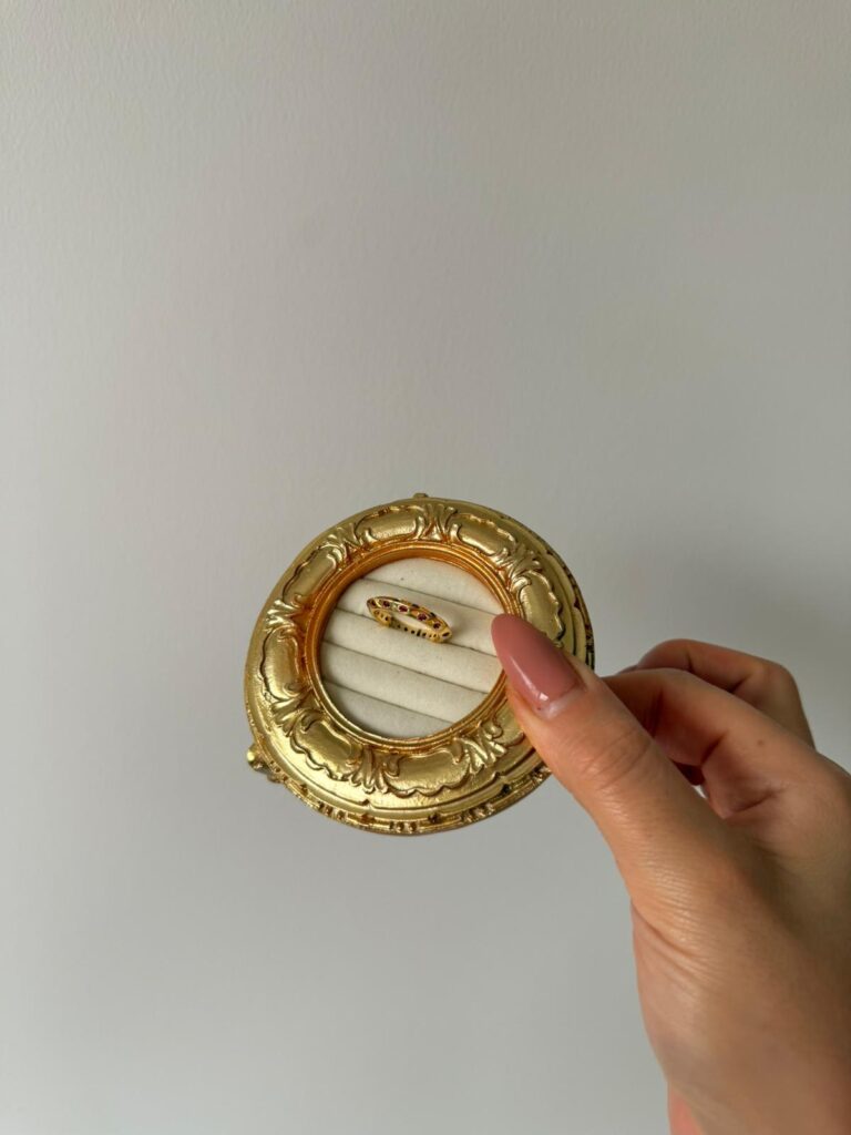 Gold İşlemeli Taşlı yüzük