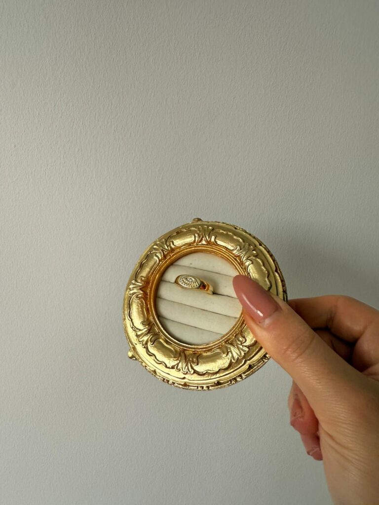 Gold Taşlı Oval Yüzük