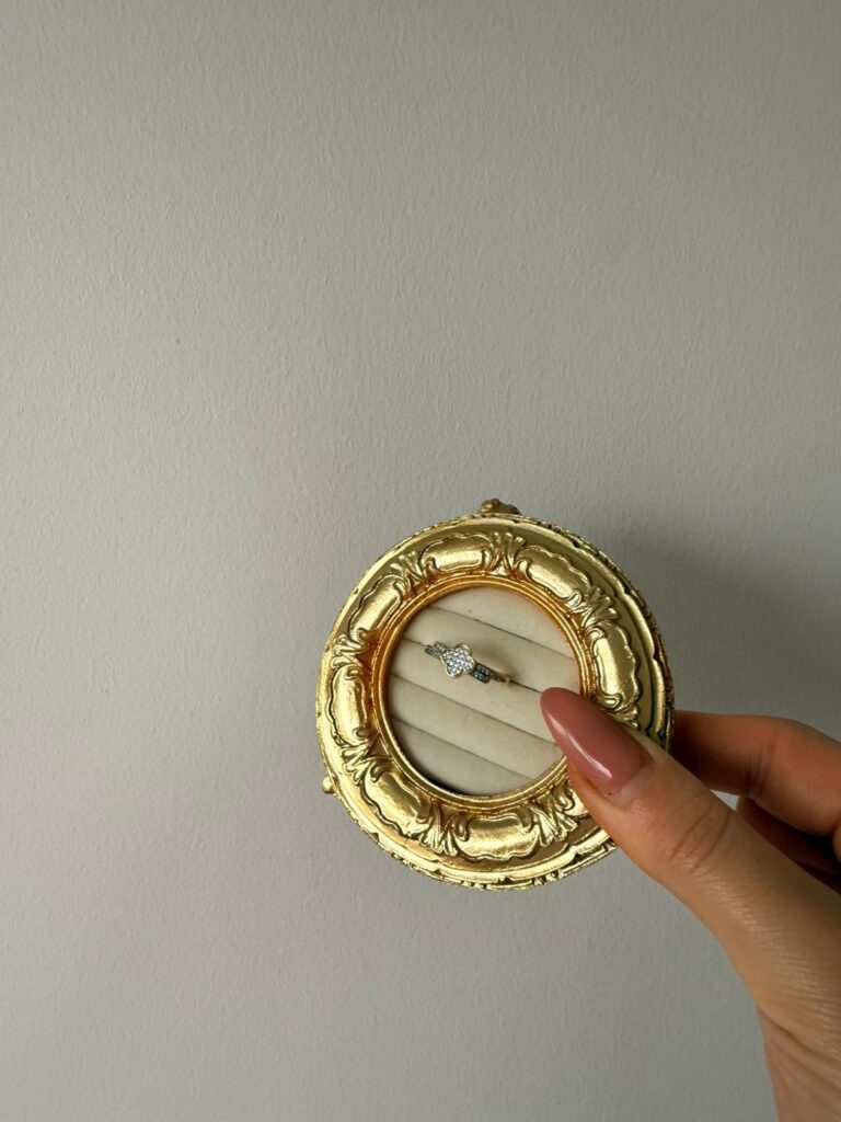 Gold Taşlı Yonca Yüzük