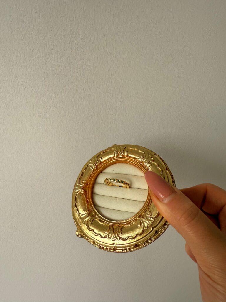 Gold Taşlı Yeşil Zarif Yüzük