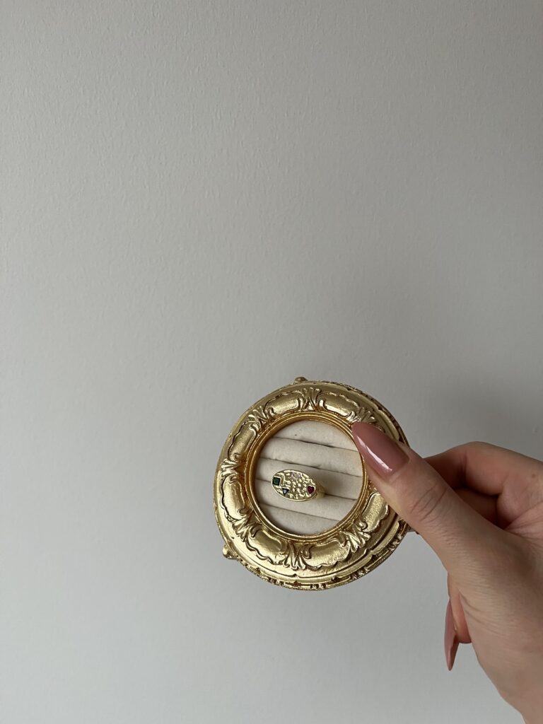 Gold Renkli Taş Yüzük