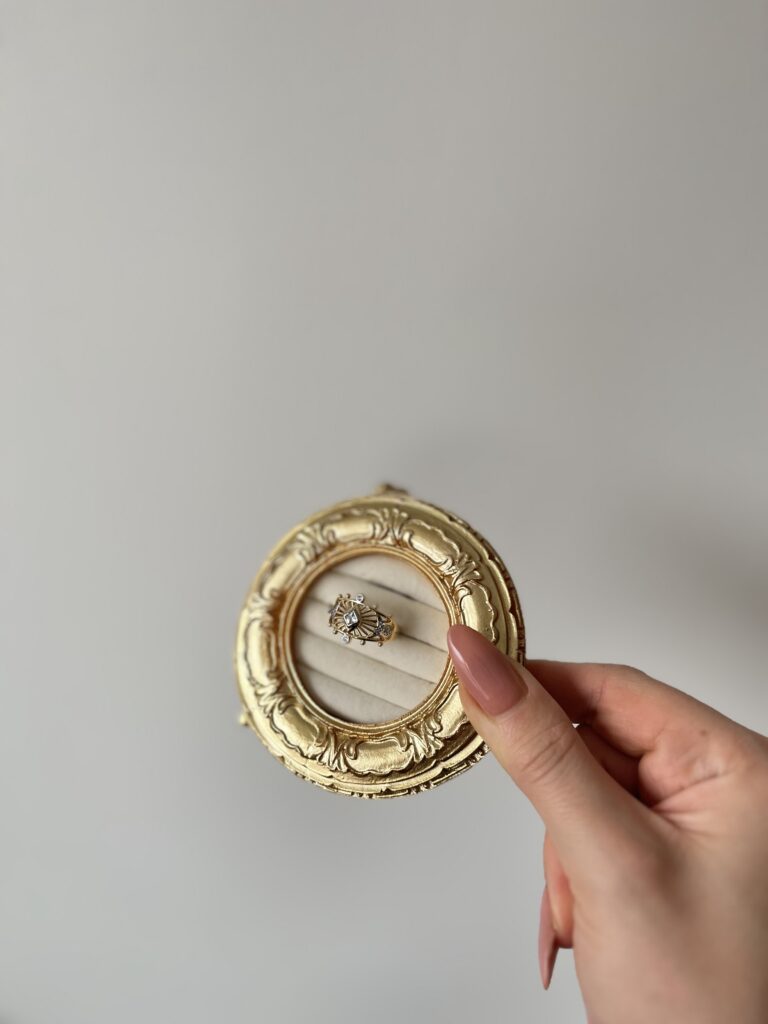 Gold İşlemeli Yüzük