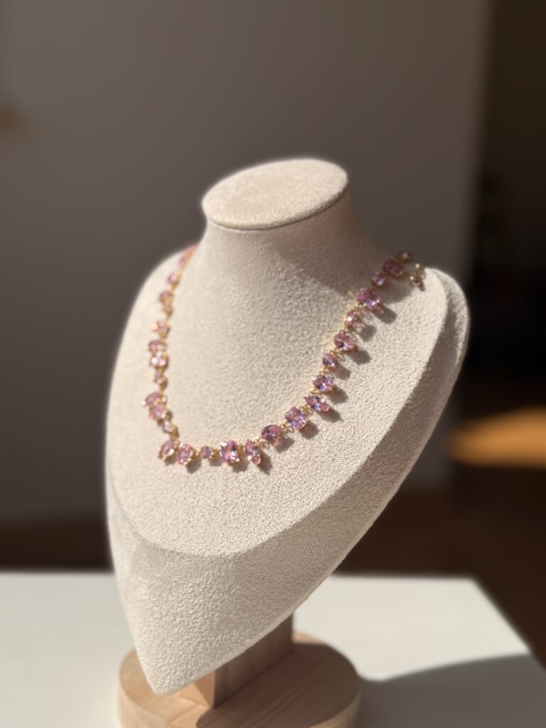 Gold Pembe Tasarım Taşlı Kolye