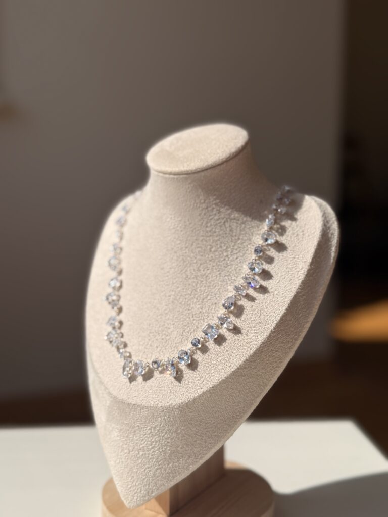 Silver Beyaz Taş Tasarım Kolye