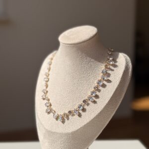 Gold Beyaz Taş Tasarım Kolye