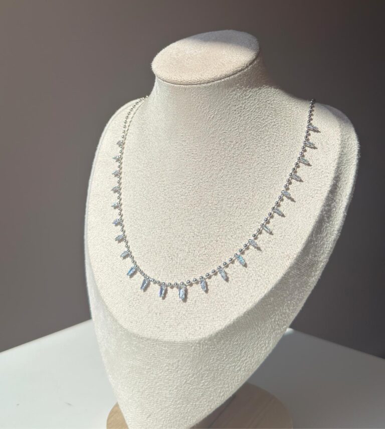 Silver Taş Sallantılı Kolye