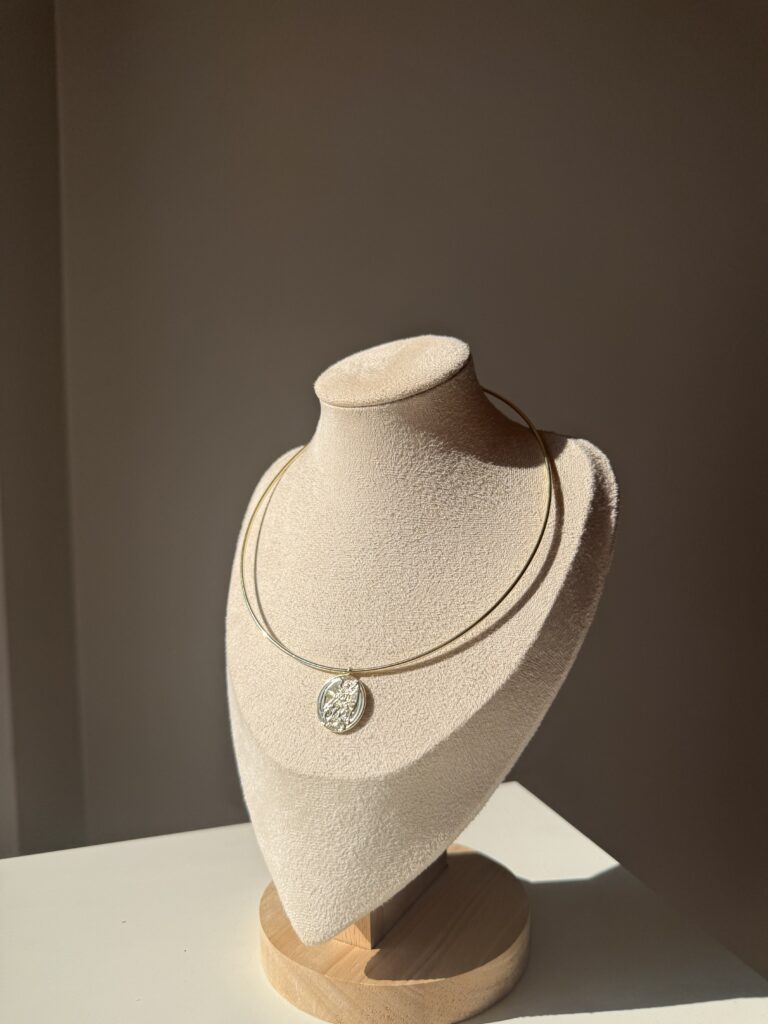 Gold madalyon kolye