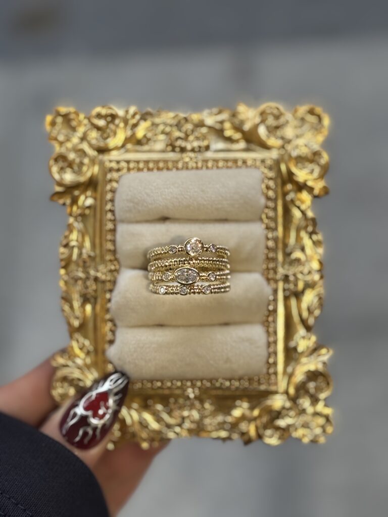 Gold Taşlı Yüzük